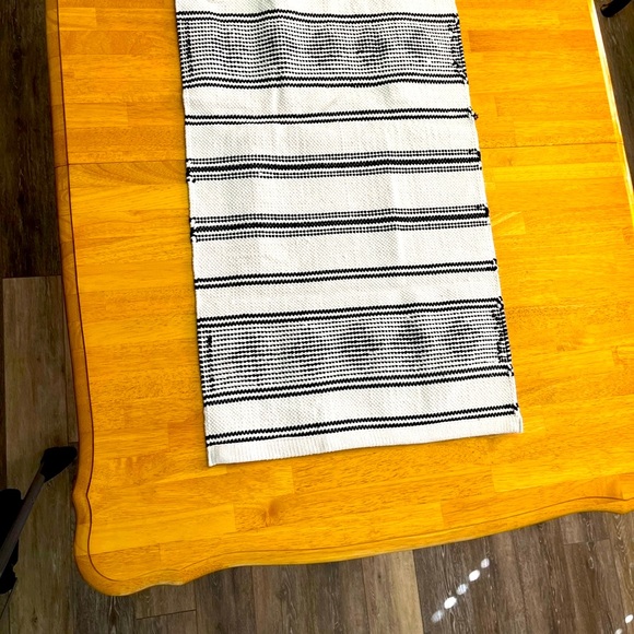 Caravan White And Black Geometric Print Woven Area Rug - 21” X 34”  🌻 NEW🌻 - Picture 4 of 5